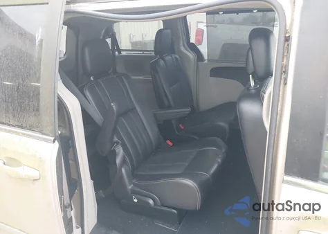 2015 Chrysler Town & Country Touring z USA, uszkodzony, nr VIN 2C4RC1BG7FR697843